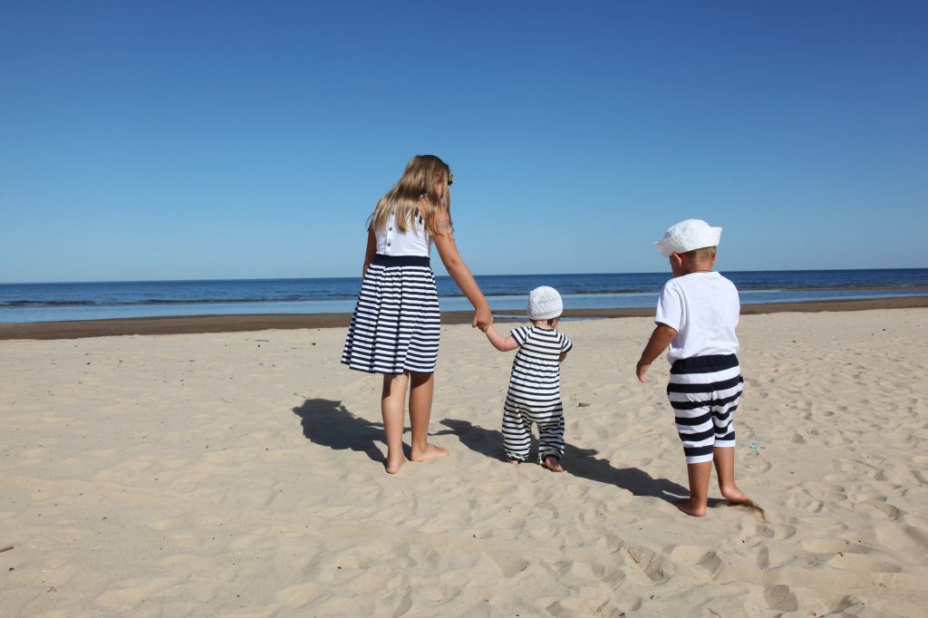 zonnebrand kinderen op het strand