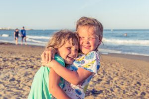 kind slapen zomer licht