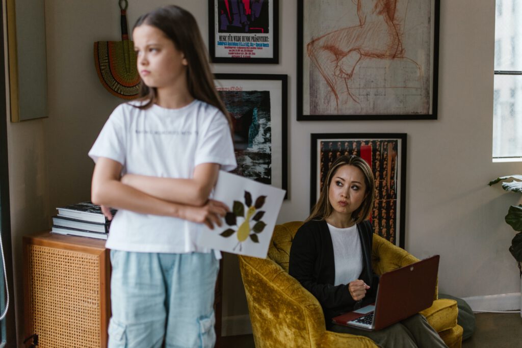 ‘De nieuwe vriendin van mijn ex heeft mijn dochter geslagen’