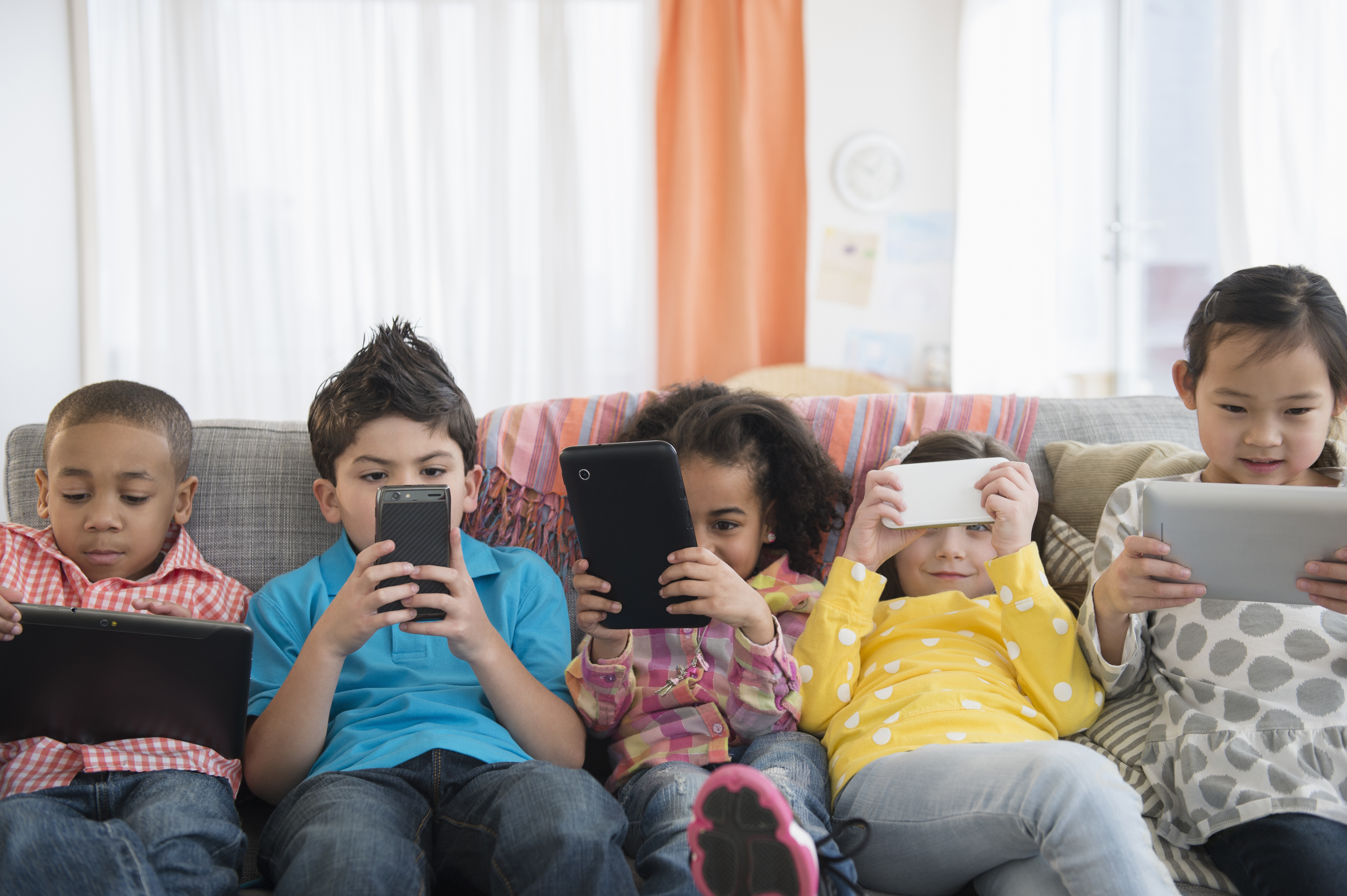 Kinderen die social media gebruiken