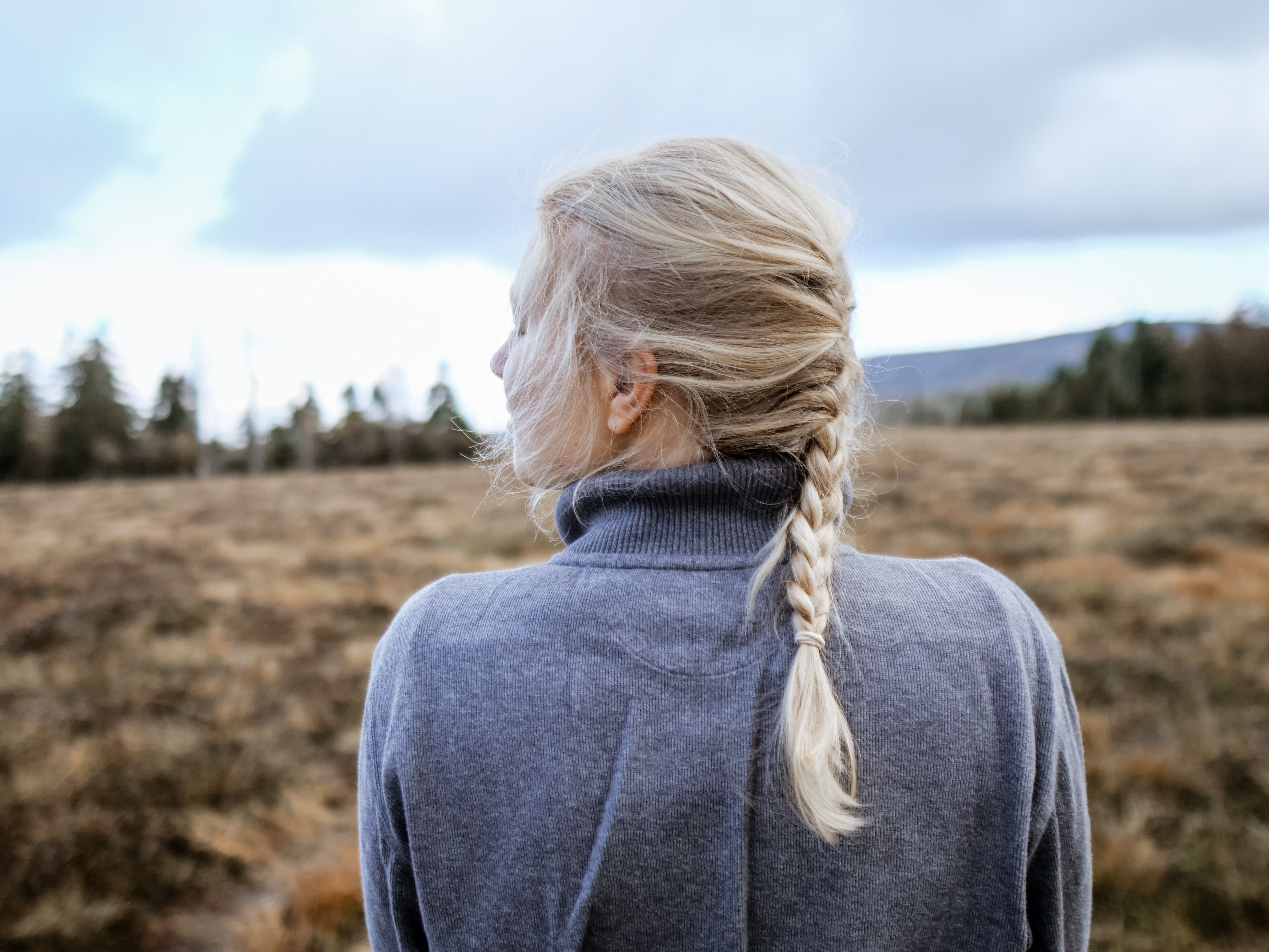 Iris (35): ‘Mijn schoonmoeder noemt zichzelf ‘de enige echte oma’ als ze op de kinderen past’